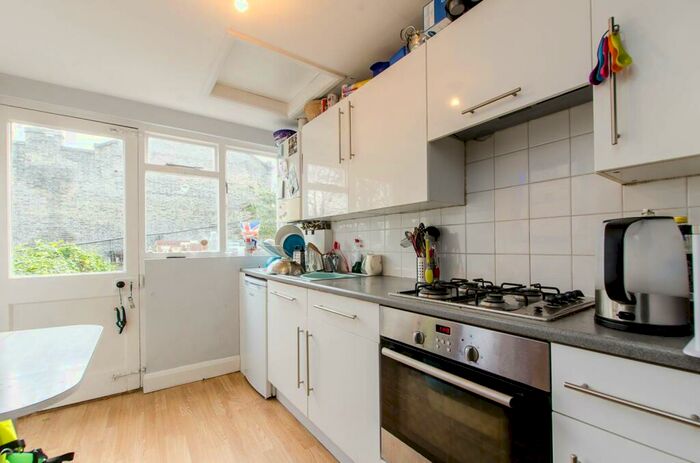 1 Bedroom Flat To Rent In Coldharbour Lane, Camberwell, London, SE5