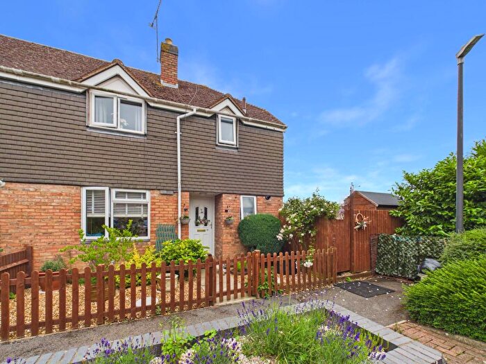 3 Bedroom End Terrace House For Sale In Warmstone Close, Waddesdon, HP18