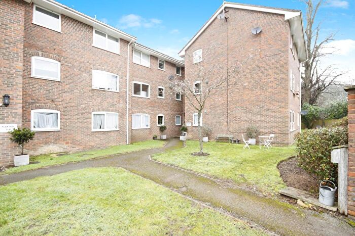 2 Bedroom Flat To Rent In Chapel Lane, Binfield, Bracknell, RG42