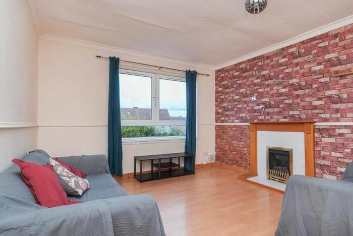 3 Bedroom Flat To Rent In Redhall Grove, Edinburgh, EH14