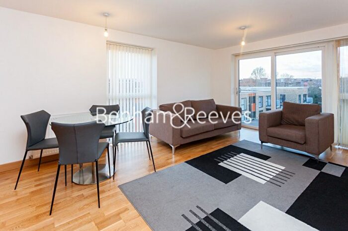 2 Bedroom Flat To Rent In Zodiac Close, Edgware, HA8