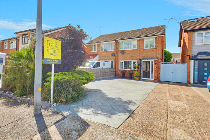 3 Bedroom Semi-Detached House For Sale In Branksome Avenue, Stanford-le-hope, SS17