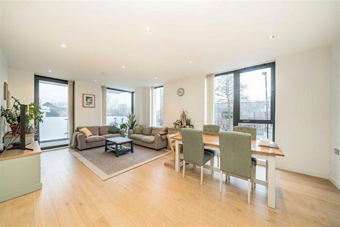 3 Bedroom Flat To Rent In Quebec Way, London, SE16