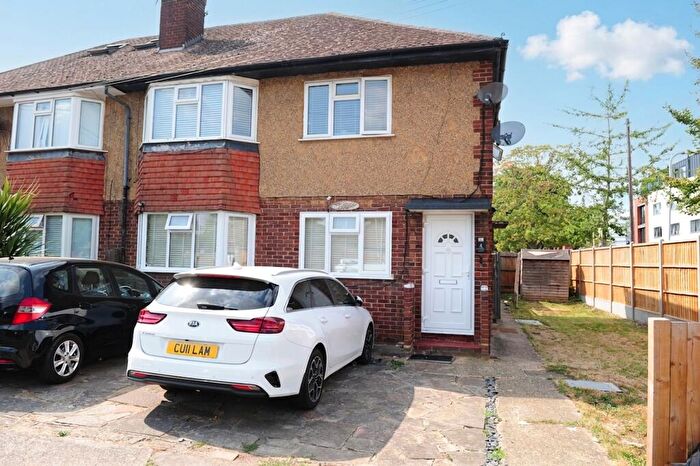 2 Bedroom Flat To Rent In Primrose Gardens, Ruislip, HA4