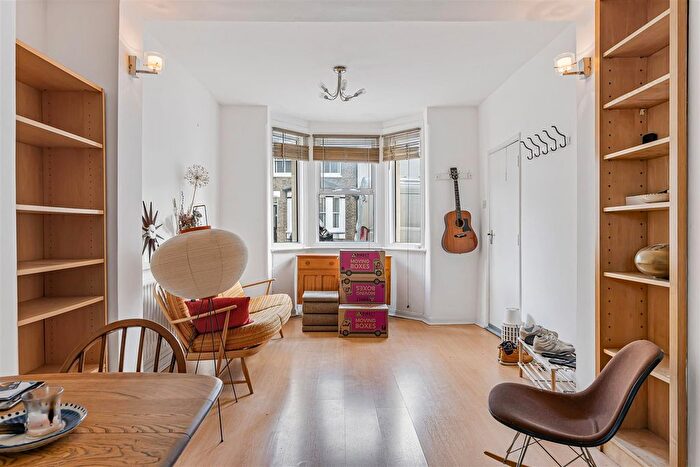 2 Bedroom Flat To Rent In Coningsby Road, Ealing, W5