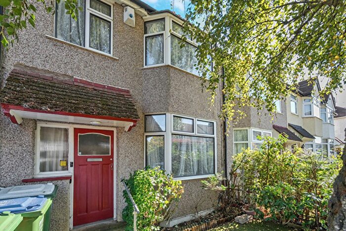 3 Bedroom Terraced House For Sale In Grove Road, Bexleyheath, DA7