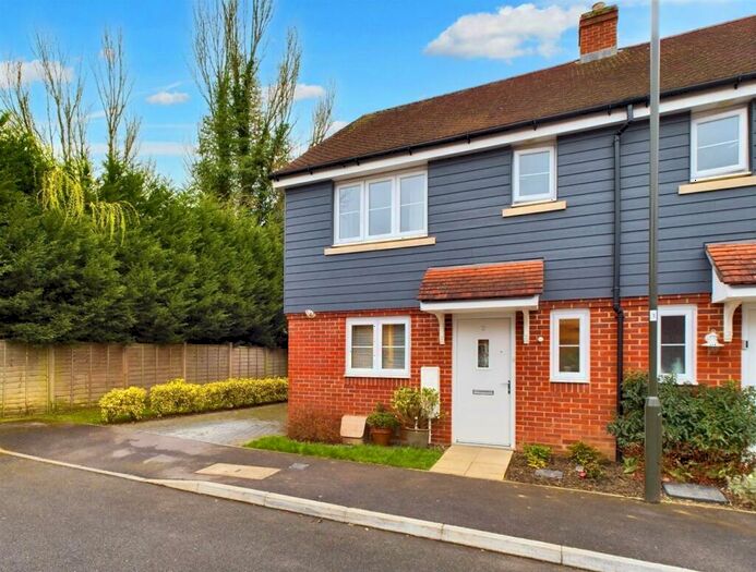 3 Bedroom Semi-Detached House For Sale In Ellis Walk, Ifield, RH11