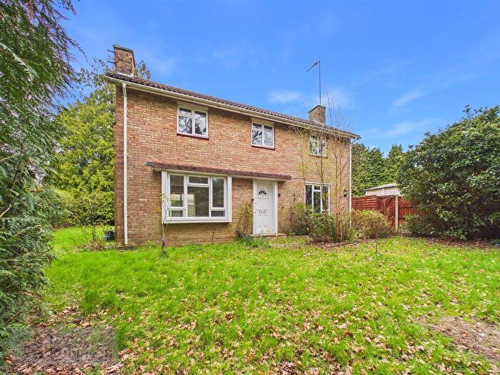 3 Bedroom Detached House For Sale In Crawley Lane, Pound Hill, Crawley, RH10