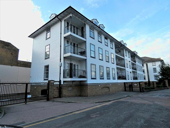 2 Bedroom Flat For Sale In Heritage Quay, Commercial Place, Gravesend, DA12
