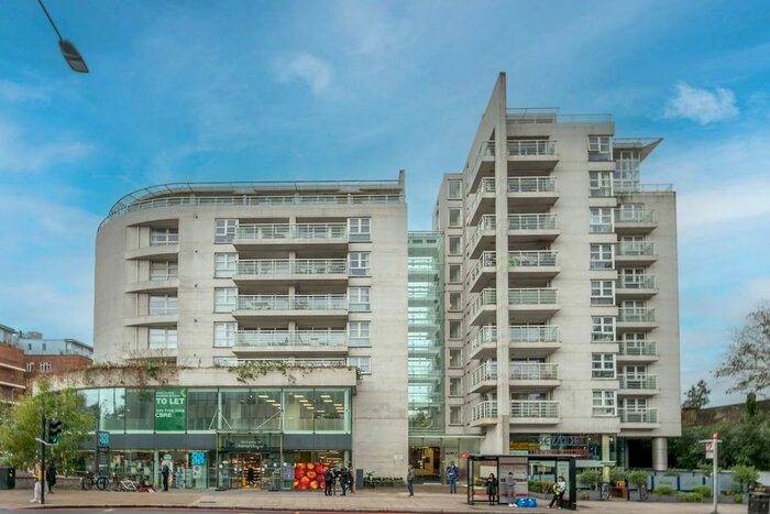 2 Bedroom Flat To Rent In Upper Richmond Road, East Putney, London, SW15