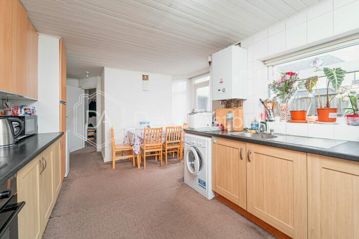 2 Bedroom Flat To Rent In Lakefield Road, Turnpike Lane, London, N22