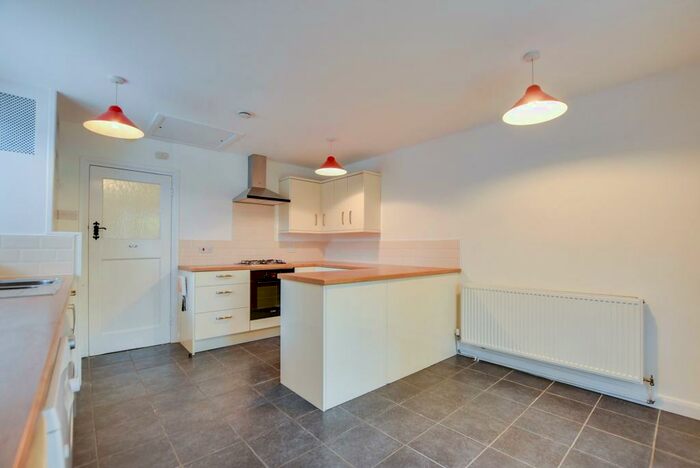 3 Bedroom Detached Bungalow To Rent In Landseer Road, Clarendon Park, Leicester, LE2