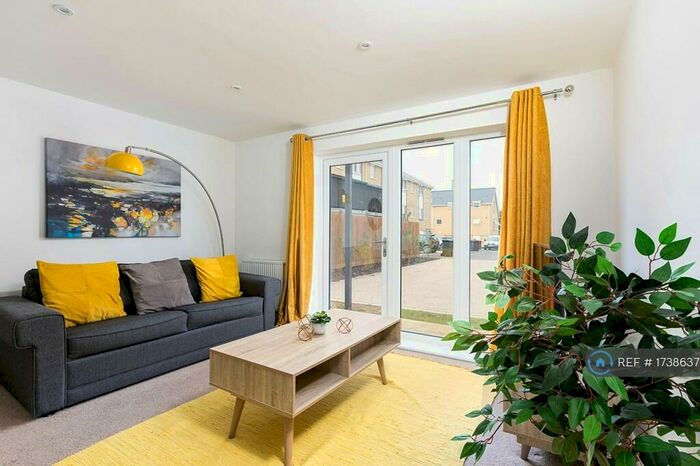 2 Bedroom Flat To Rent In Mutiny Close, Hertford, SG13