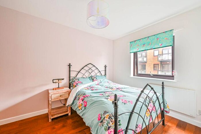 2 Bedroom Terraced House For Sale In Horseferry Road, Wapping, London, E14