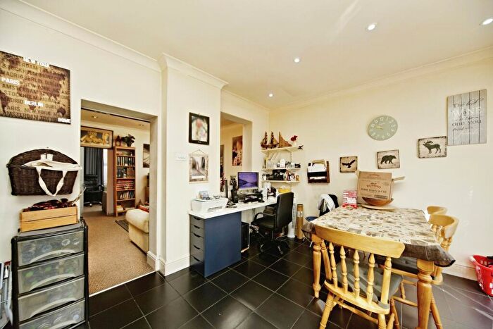 2 Bedroom End Of Terrace House For Sale In Harrisons Rise, Croydon, CR0