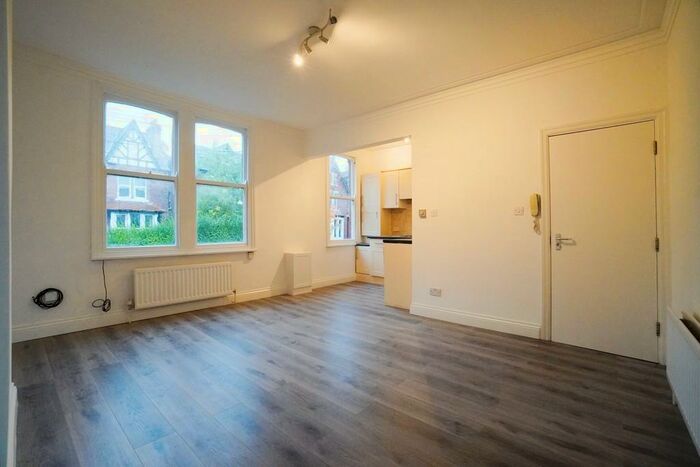 1 Bedroom Apartment To Rent In Oakwood Avenue, Oakwood, Leeds, LS8