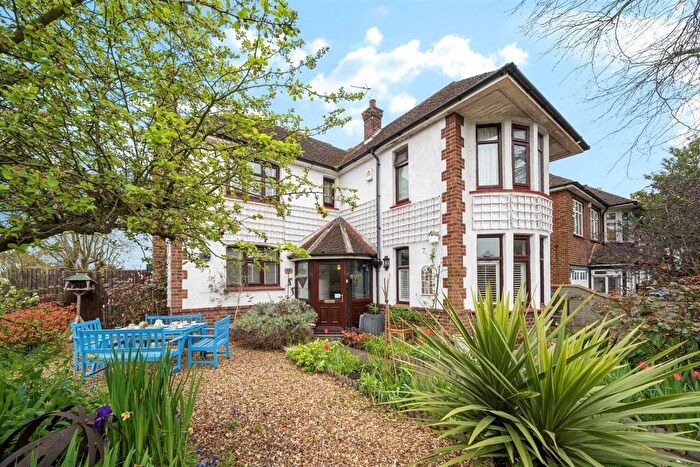 3 Bedroom Detached House For Sale In Cowper Road, Bedford, MK40