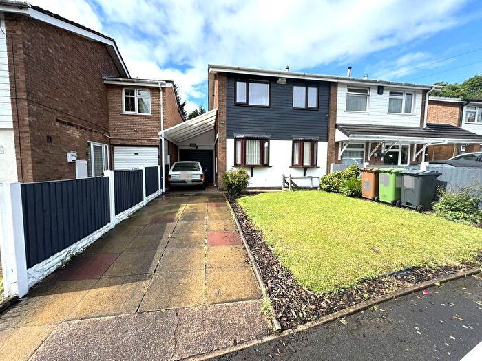 3 Bedroom Semi-Detached House For Sale In Dalton Road, Walsall, WS2