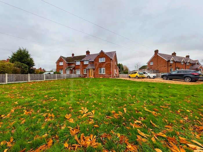 3 Bedroom Semi-Detached House For Sale In Harvington Hall Lane, Harvington, DY10