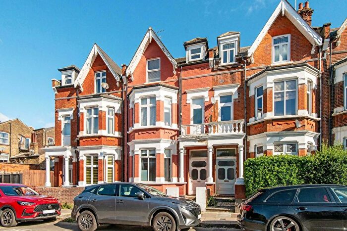 2 Bedroom Flat For Sale In Chatsworth Road, Willesden Green, NW2
