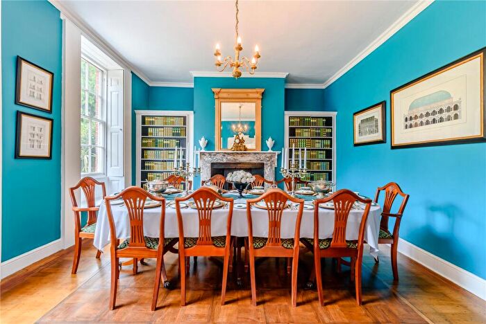 8 Bedroom Semi-Detached House For Sale In Bath Road, Kiln Green, Berkshire, RG10