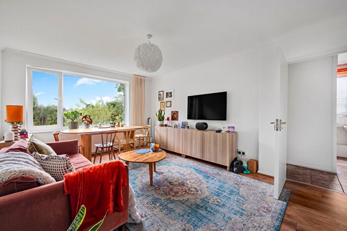 2 Bedroom Flat For Sale In Southgate Road, Islington, London, N1