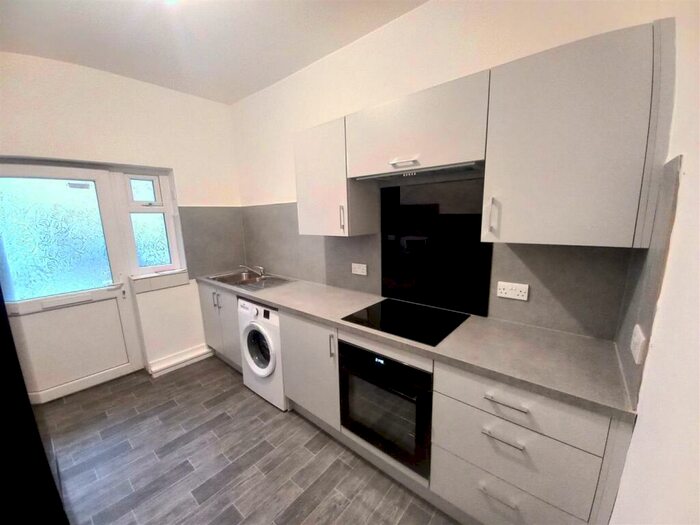 2 Bedroom Flat To Rent In Bed Apartment **£ Pppw Excluding Bills** Available For / Academic Year ** Holden Street, NG7