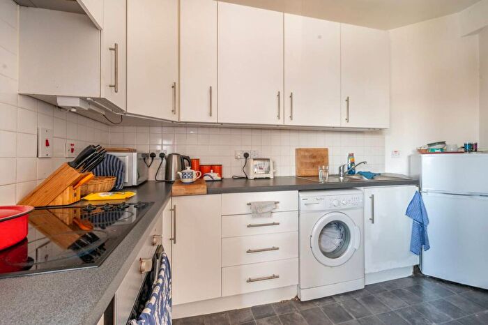 1 Bedroom Flat For Sale In Jedburgh Road, Plaistow, London, E13