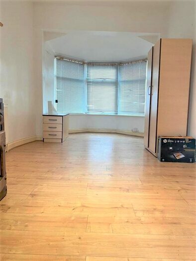 1 Bedroom Studio To Rent In Madeira Grove, Woodford Green IG8