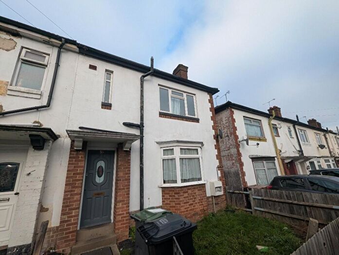 3 Bedroom End Of Terrace House To Rent In Summerfield Road, Luton, Bedfordshire, LU1