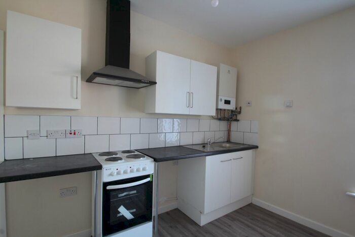 2 Bedroom Flat To Rent In High Street, Cradley Heath, B64