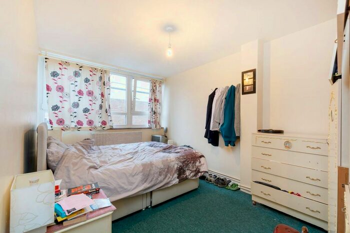 2 Bedroom Flat For Sale In Yelverton Road, Battersea, London, SW11