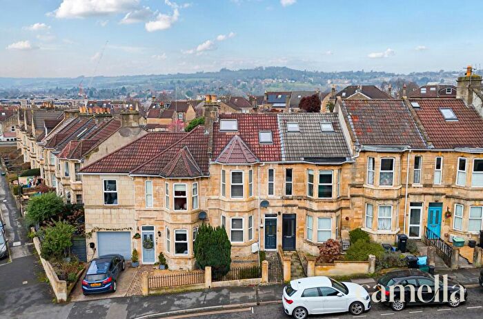 3 Bedroom Terraced House For Sale In Shaftesbury Road, Bath, BA2