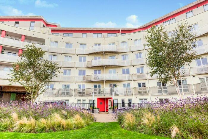 2 Bedroom Apartment To Rent In The Crescent, Hannover Quay, BS1