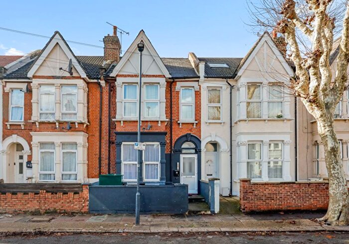 4 Bedroom Flat For Sale In Ground Floor, Glynfield Road, Harlesden, London, NW10