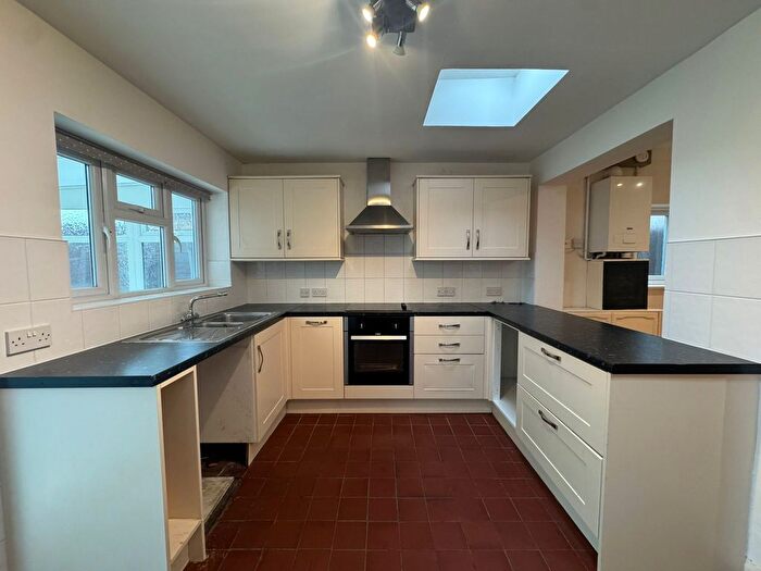 3 Bedroom Semi Detached House To Rent In Feltham, TW14