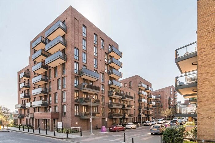 3 Bedroom Flat To Rent In Bow Common Lane, Bow, E3