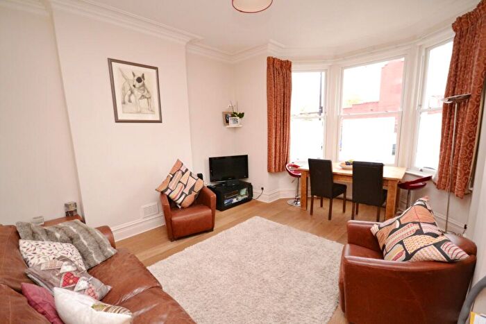 2 Bedroom Maisonette To Rent In Annington Road, London, East Finchley, N2