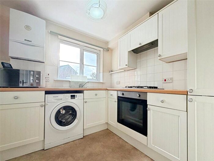 2 Bedroom House To Rent In Carson Mews, Fairlee Road, Newport, PO30