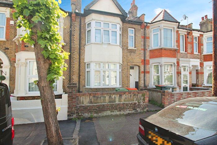 2 Bedroom Flat To Rent In Colchester Avenue, Manor Park, London, E12