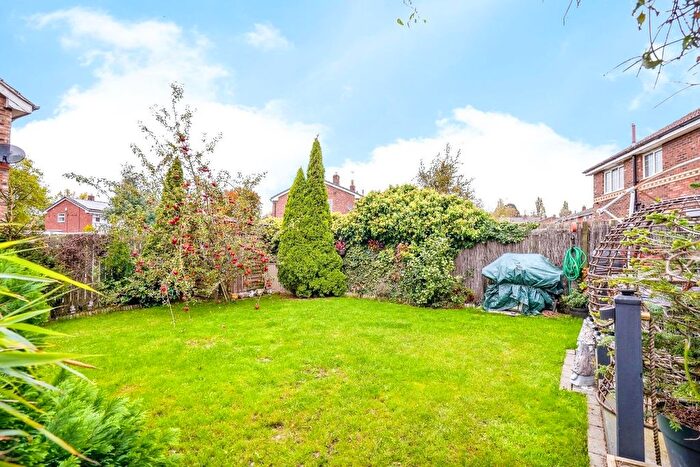 4 Bedroom Detached House For Sale In Glen Court, Castleford, WF10