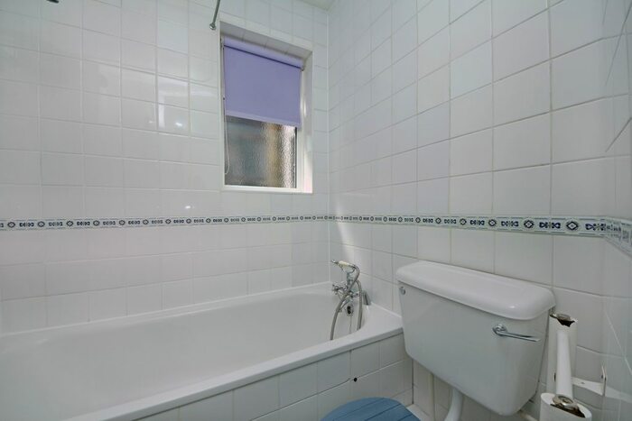 2 Bedroom Flat To Rent In Glenfield Road, London, W13