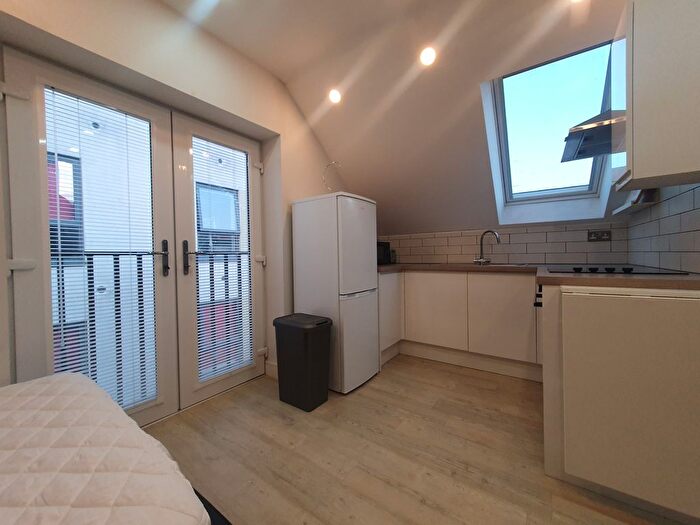 1 Bedroom Studio To Rent In Castle Lane, Cardiff, CF24