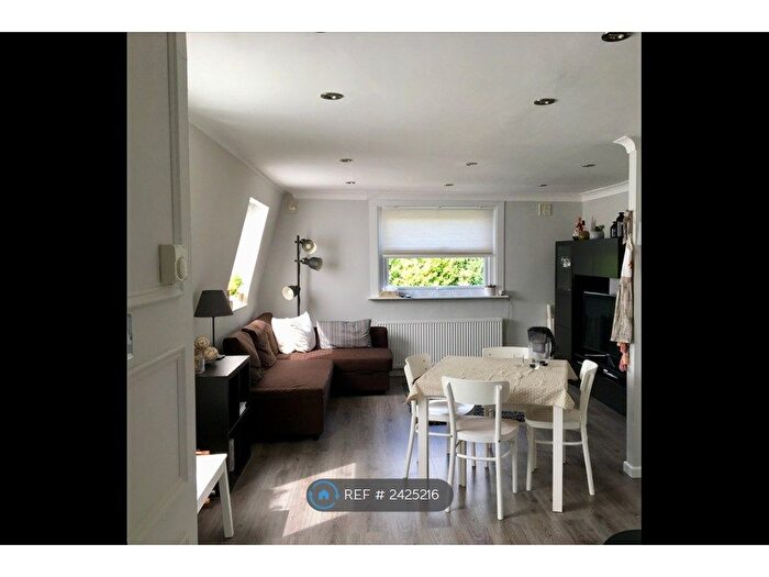 2 Bedroom Flat To Rent In Sunny Gardens Road, London, NW4