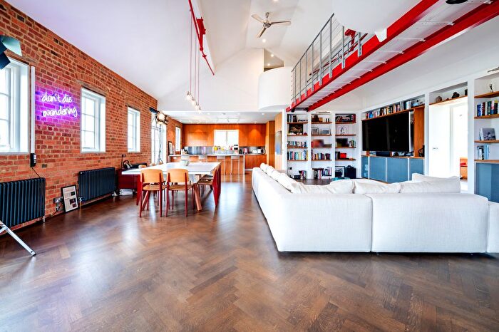 3 Bedroom Flat To Rent In Old Library Apartments, Battersea, SW11