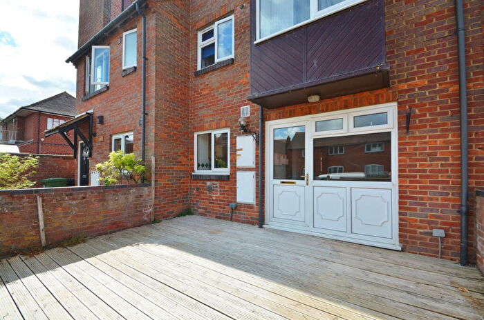 2 Bedroom Flat For Sale In Rooks Lane, Thame, OX9