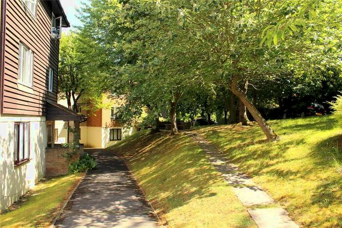 Apartment To Rent In Fairbairn Close, Purley, Surrey, CR8