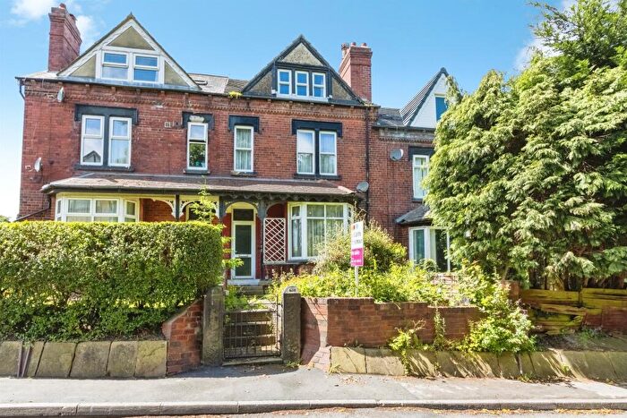 5 Bedroom Terraced House For Sale In Hollyshaw Lane, Leeds, LS15