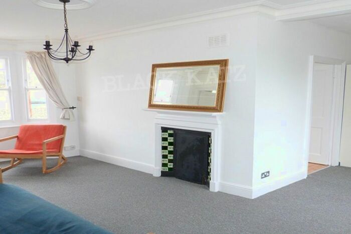 2 Bedroom Flat To Rent In Stanlake Road, London, W12
