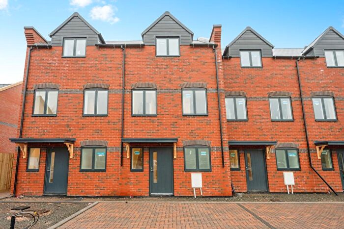 3 Bedroom Town House To Rent In Nelson Lane, Warwick, CV34
